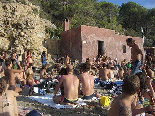 Cala Benirrás - Espectáculo tambores hippies